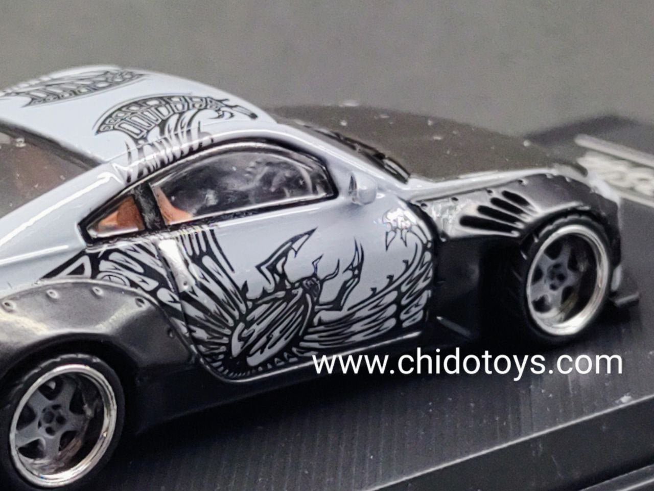 Auto a escala marca Lang Feng (LF) Model, Nissan 350 Z "DK" Fast and Furious - Chido Toys