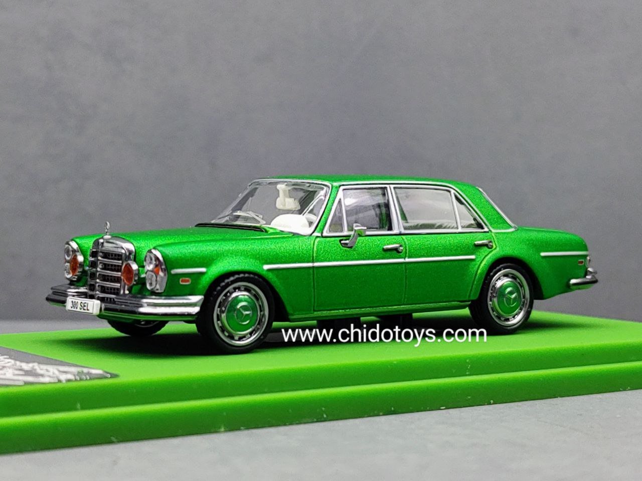 Auto a escala marca Liberty64, Modelo Mercedes Benz 300SEL - Chido Toys