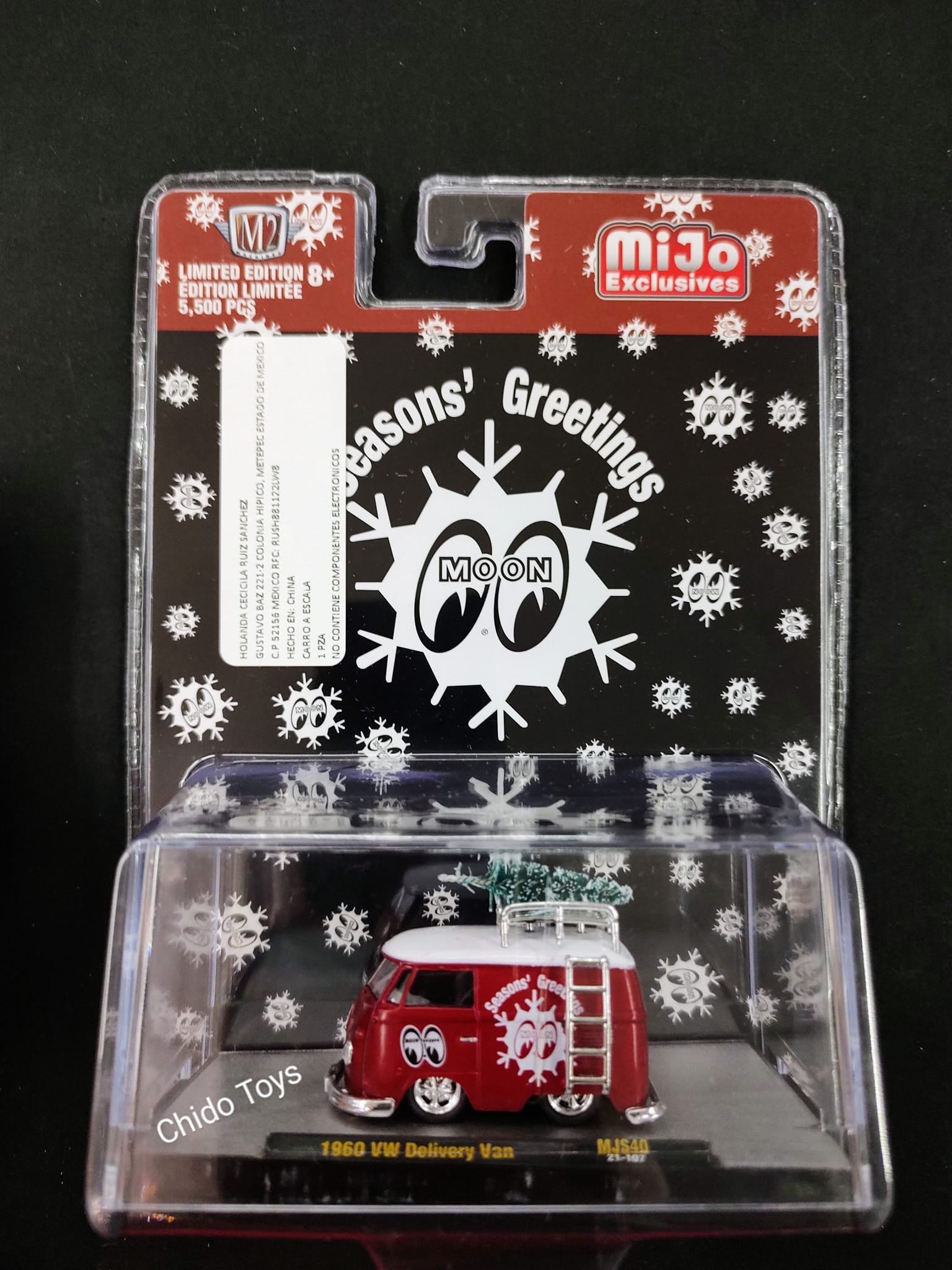 Auto a escala marca M2, Modelo VW Delivery Van 1960 Navideña, edad 8+ - Chido Toys