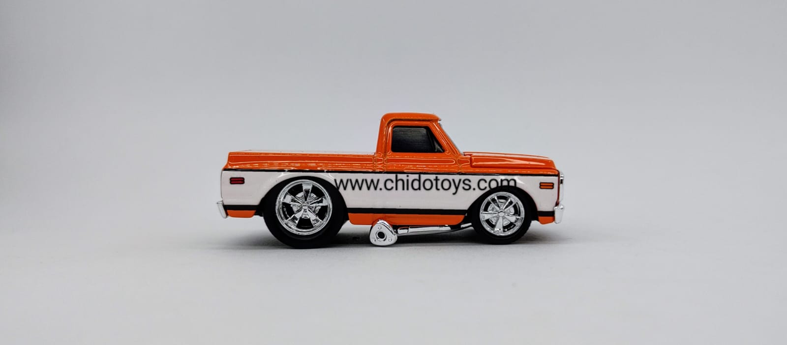 Auto a escala marca Maisto "Muscle Machines", Modelo Chevrolet C10 Pickup 1972 - Chido Toys