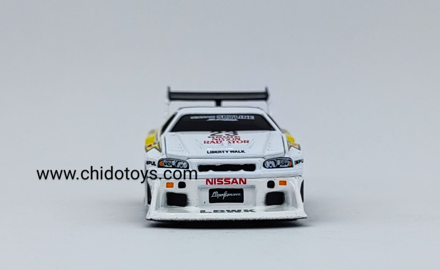 Auto a escala marca Maisto "Muscle Machines", Modelo LBWK Nissan Slyline GT - R R34 - Chido Toys