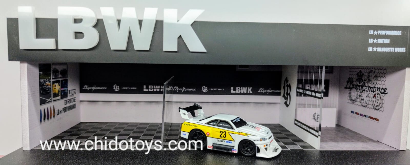 Auto a escala marca Maisto "Muscle Machines", Modelo LBWK Nissan Slyline GT - R R34 - Chido Toys