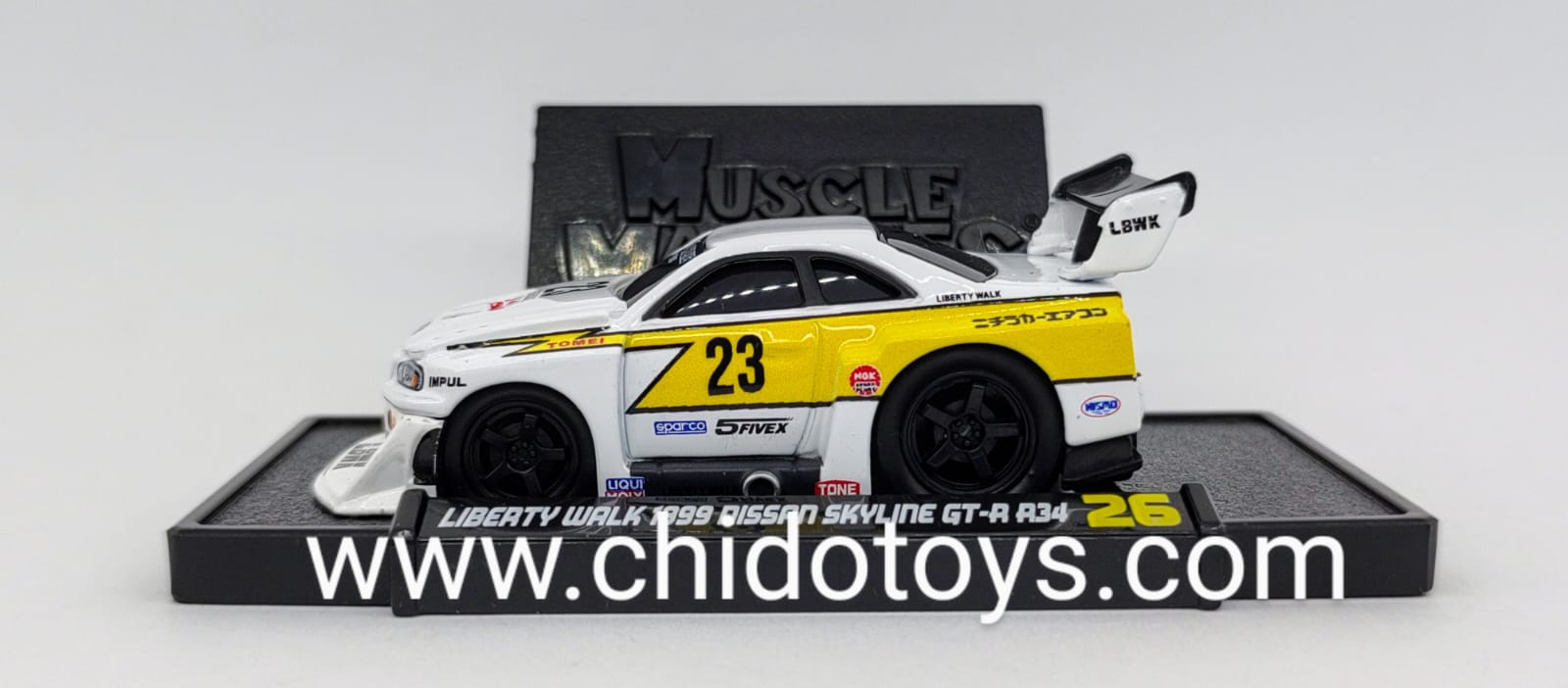 Auto a escala marca Maisto "Muscle Machines", Modelo LBWK Nissan Slyline GT - R R34 - Chido Toys