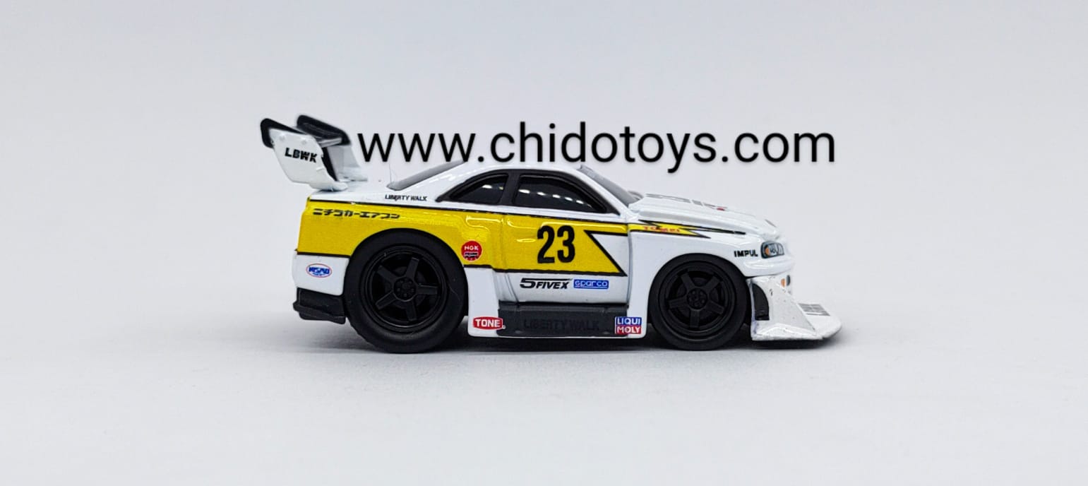 Auto a escala marca Maisto "Muscle Machines", Modelo LBWK Nissan Slyline GT - R R34 - Chido Toys