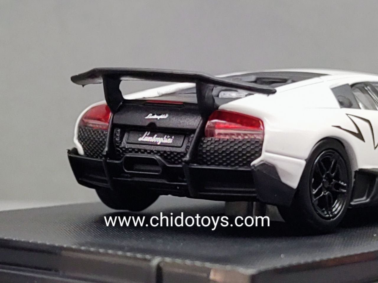 Auto a escala marca Maxwell, Modelo Lamborghini Murciélago LP670 - 4 SV - Chido Toys