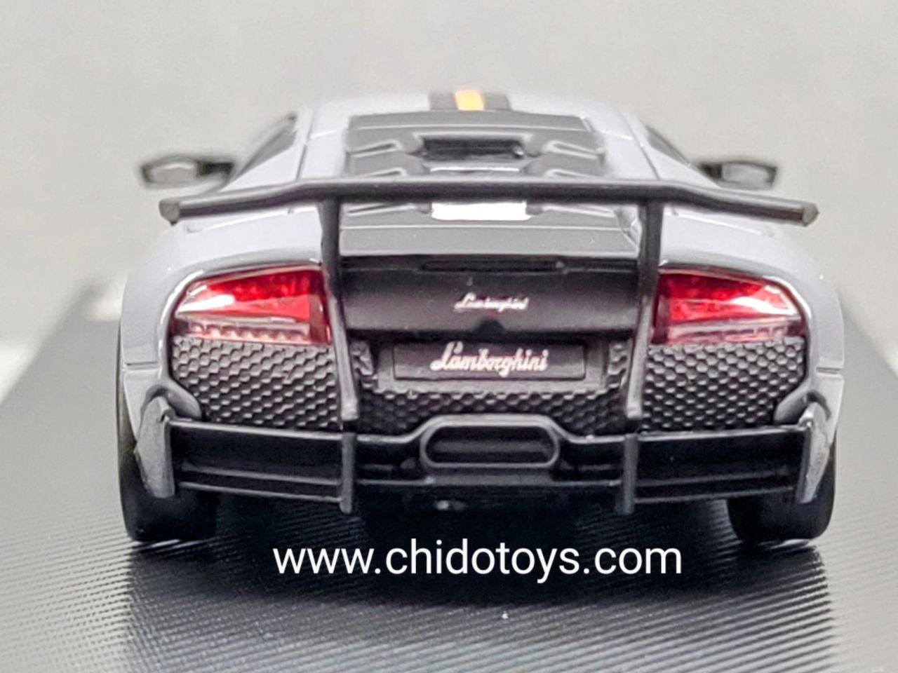 Auto a escala marca Maxwell, Modelo Lamborghini Murciélago LP670 - 4 SV - Chido Toys