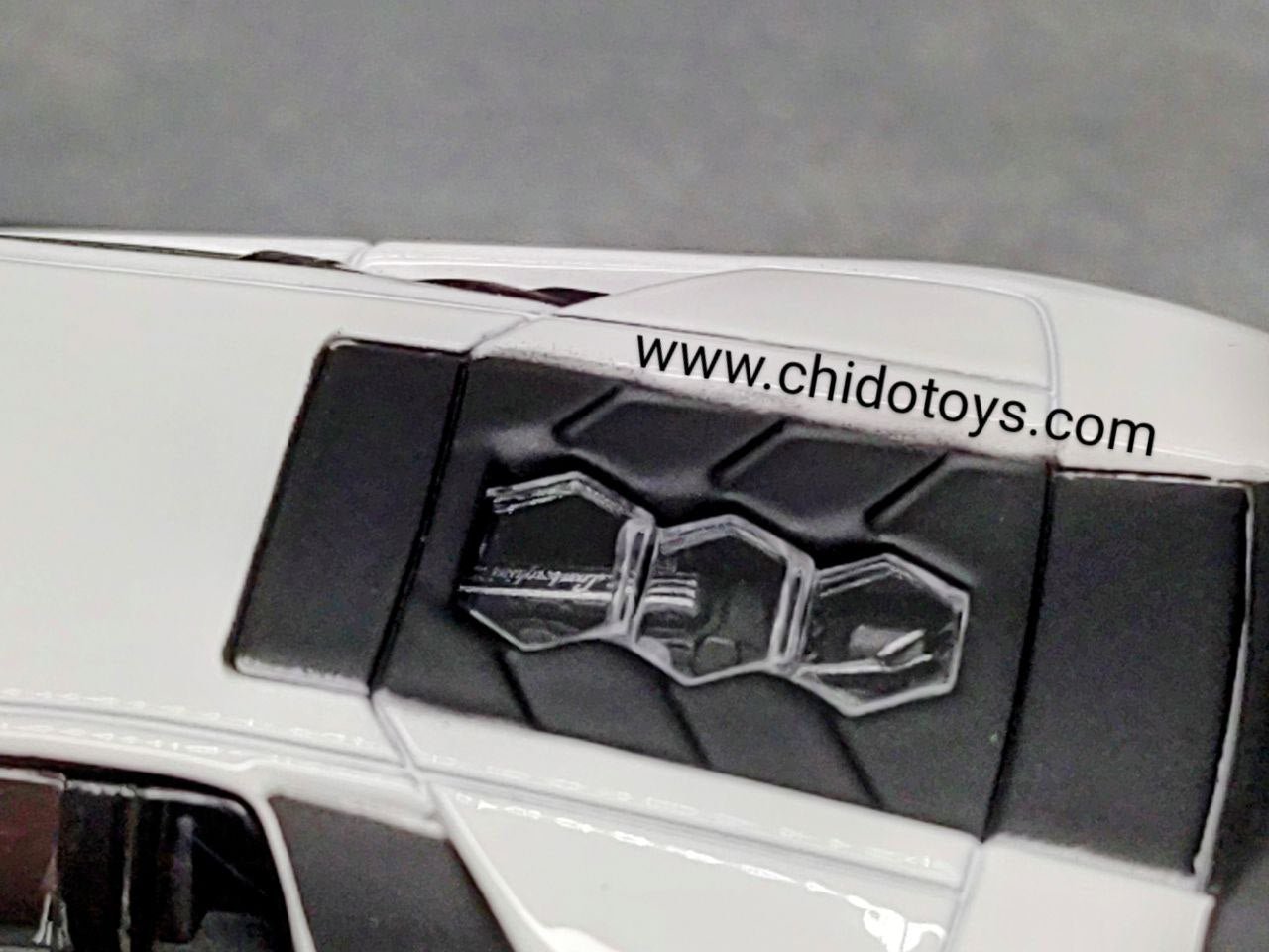 Auto a escala marca Maxwell, Modelo Lamborghini Murciélago LP670 - 4 SV - Chido Toys