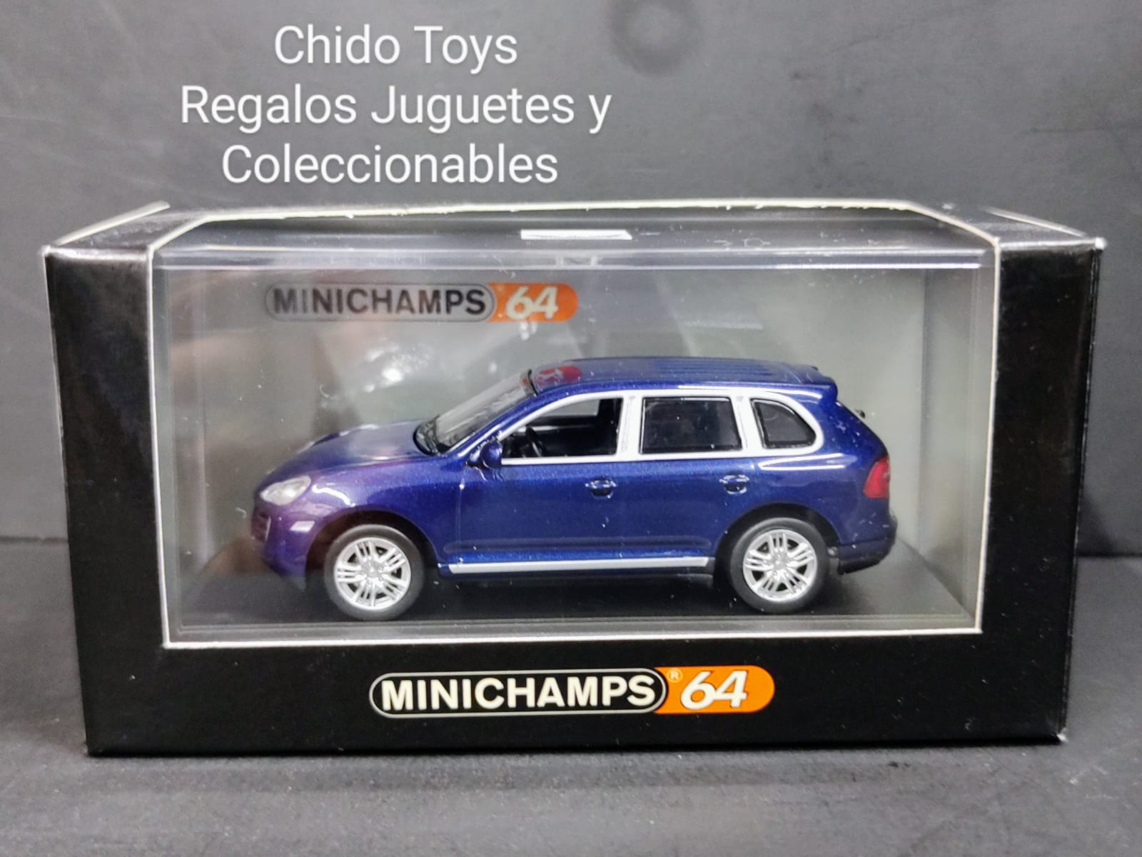 Auto a escala marca Minichamps, modelo Porsche Cayenne GTS 2007, edad 14+ - Chido Toys