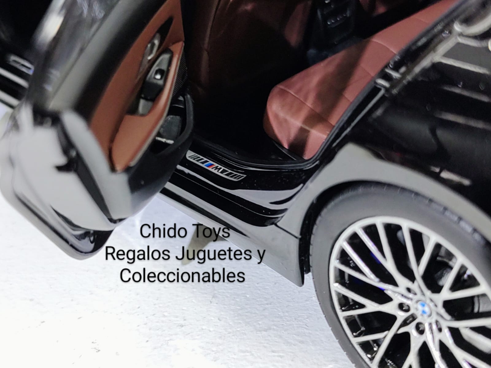 Auto a escala marca NOREV Modelo BMW, SERIE 3 (G20) 330i 2019 - Chido Toys