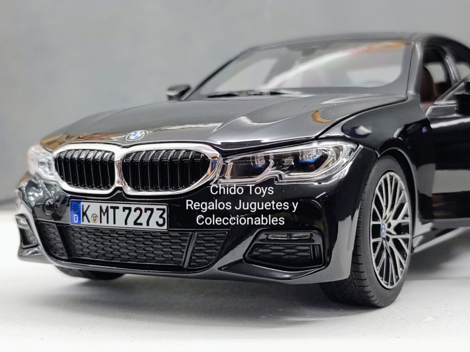 Auto a escala marca NOREV Modelo BMW, SERIE 3 (G20) 330i 2019 - Chido Toys