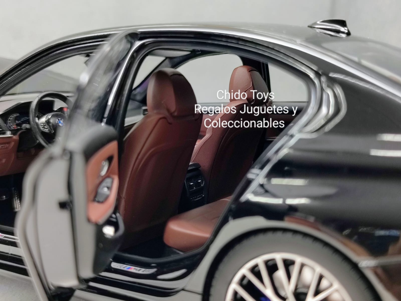 Auto a escala marca NOREV Modelo BMW, SERIE 3 (G20) 330i 2019 - Chido Toys