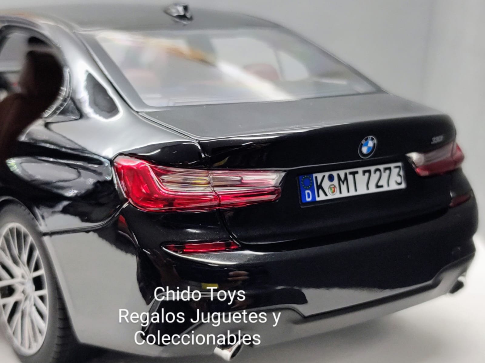 Auto a escala marca NOREV Modelo BMW, SERIE 3 (G20) 330i 2019 - Chido Toys