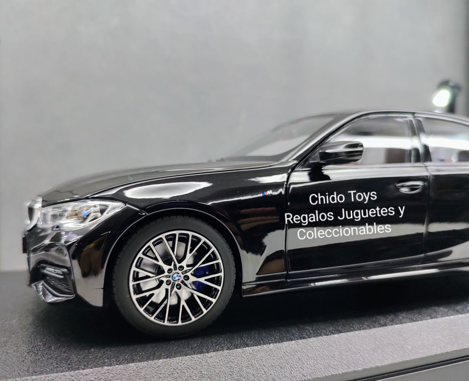Auto a escala marca NOREV Modelo BMW, SERIE 3 (G20) 330i 2019 - Chido Toys