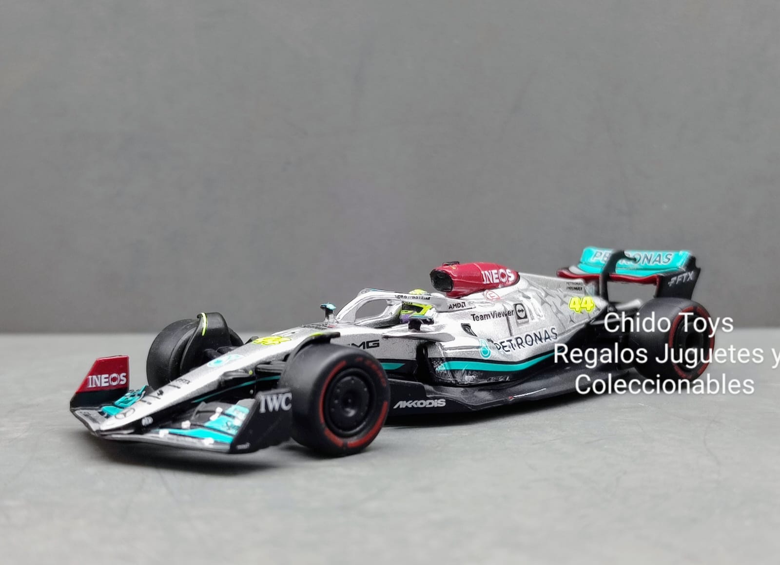 Auto a escala marca Sparky, Modelo Mercedes Benz AMG Petronas F1 #44 Temporada 2022 - Chido Toys