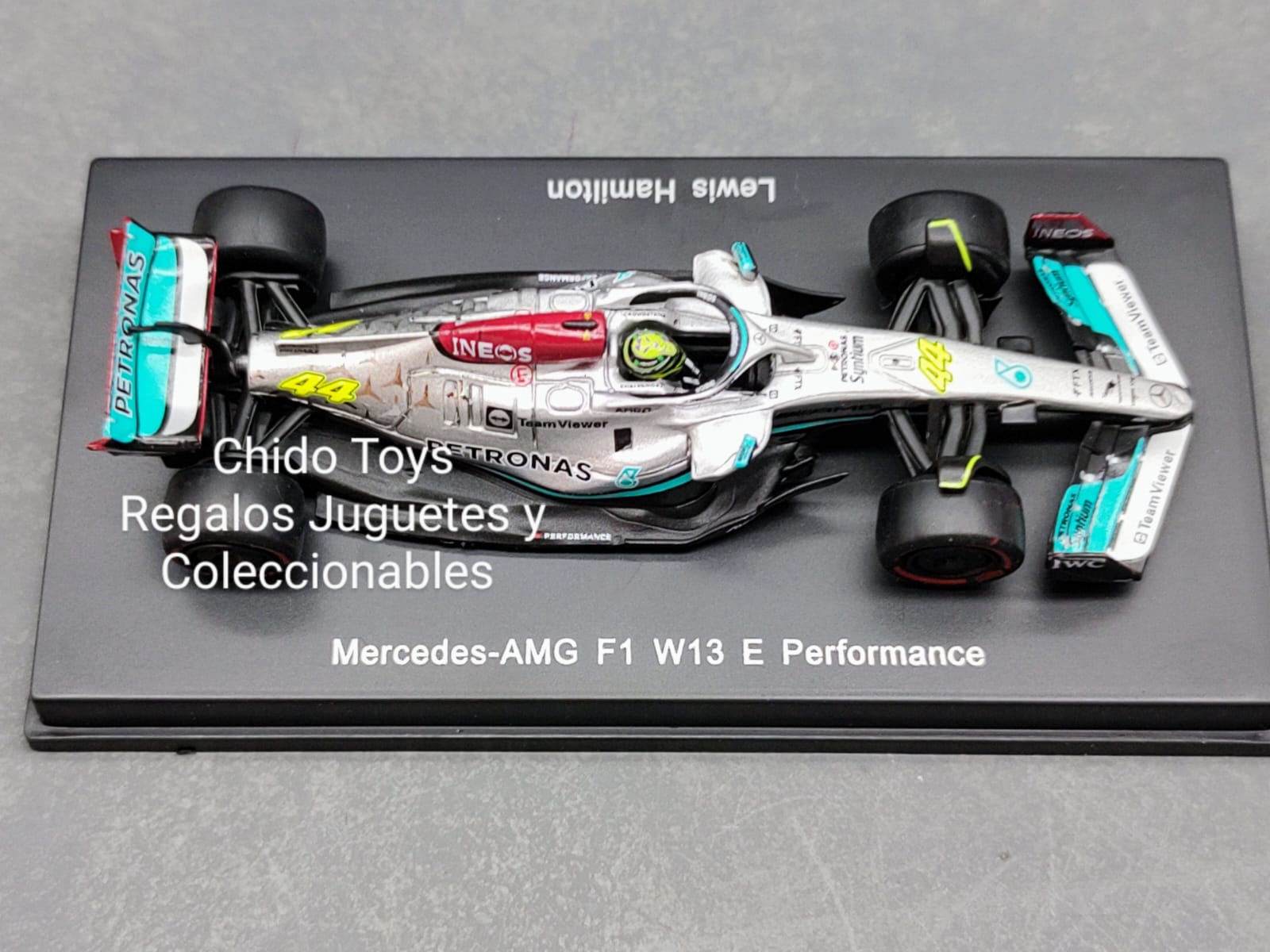 Auto a escala marca Sparky, Modelo Mercedes Benz AMG Petronas F1 #44 Temporada 2022 - Chido Toys