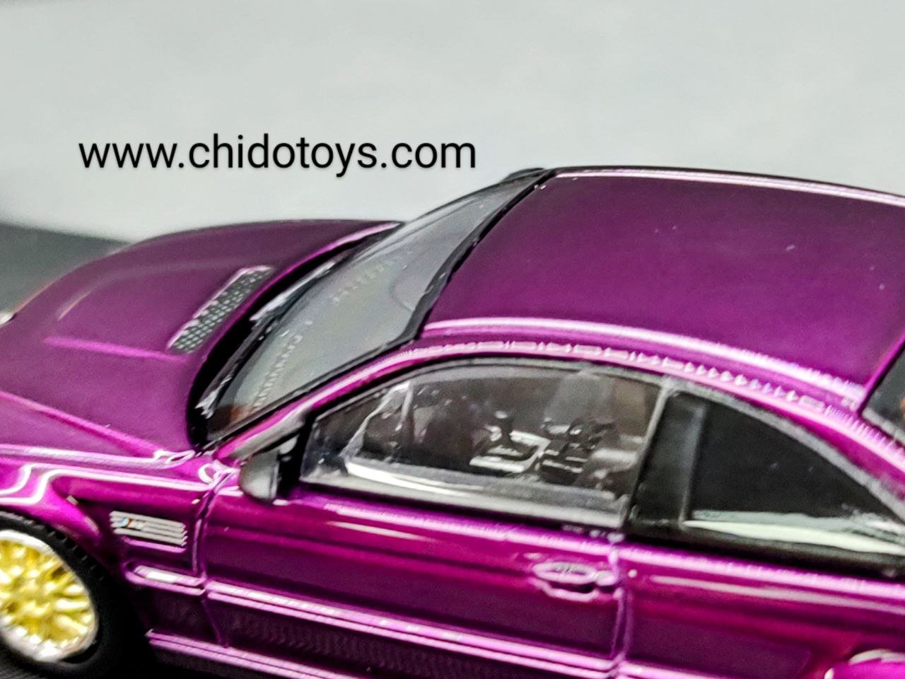 Auto a escala marca Stance Hunters, modelo E46 BMW M3 Red Gold BBS - Chido Toys