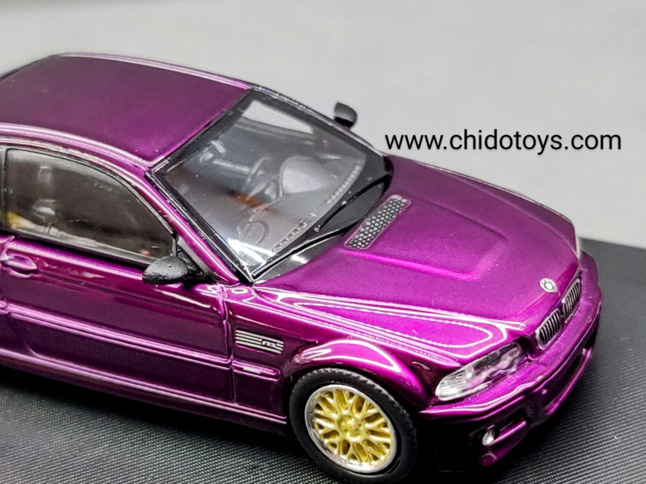 Auto a escala marca Stance Hunters, modelo E46 BMW M3 Red Gold BBS - Chido Toys