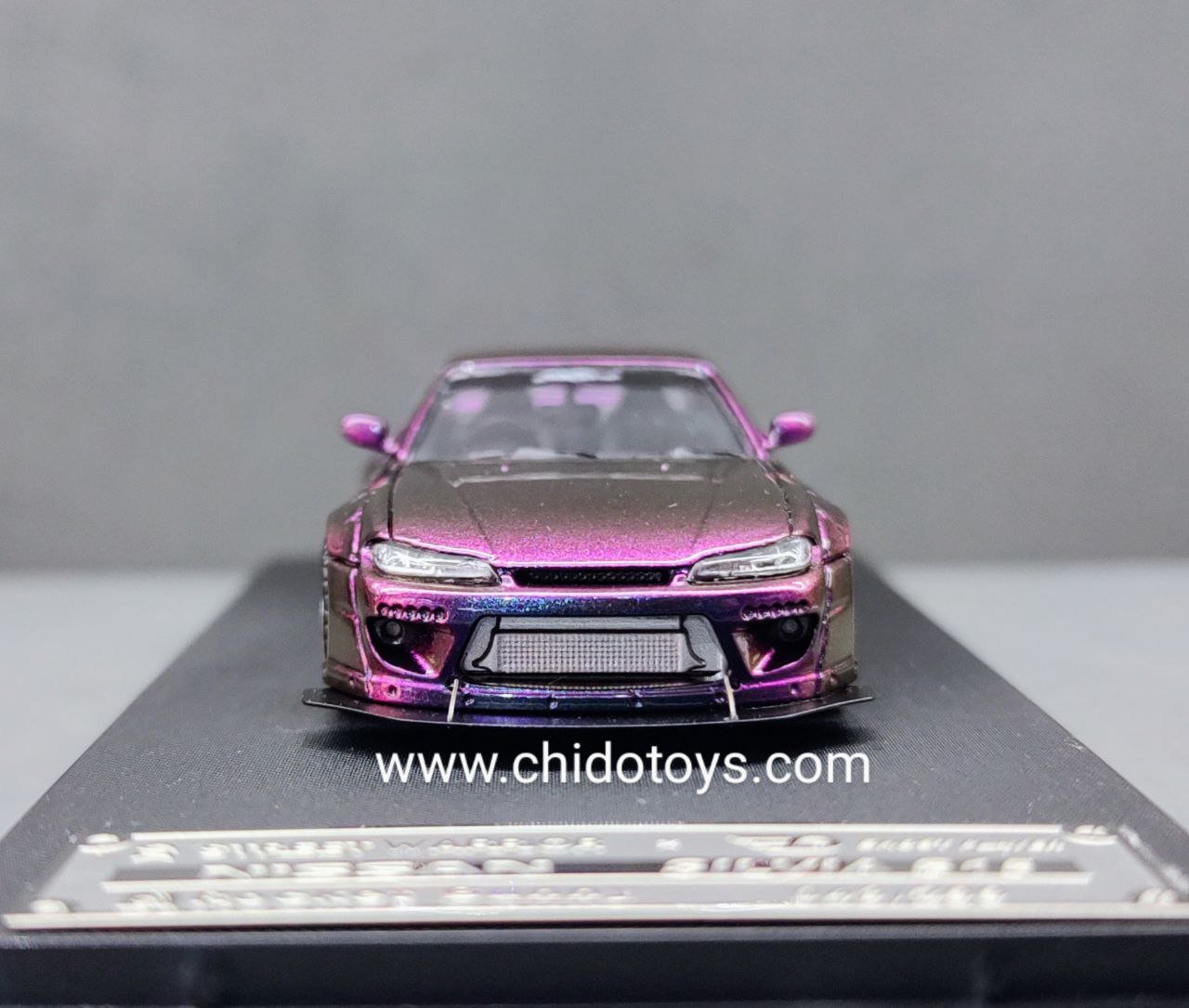 Auto a escala marca Street Weapon modelo Nissan Silvia RocketBunny. - Chido Toys