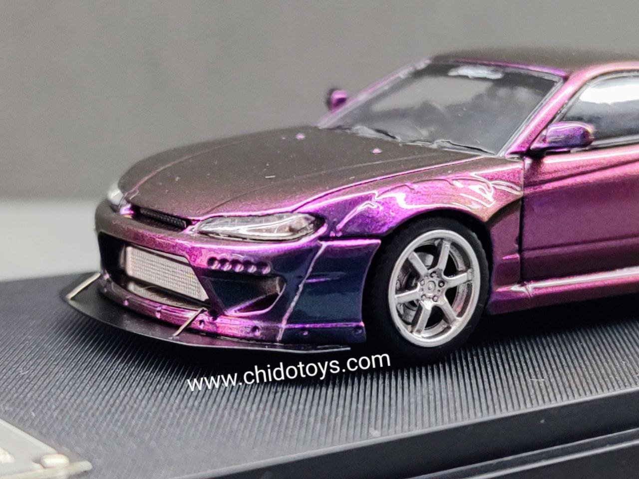 Auto a escala marca Street Weapon modelo Nissan Silvia RocketBunny. - Chido Toys