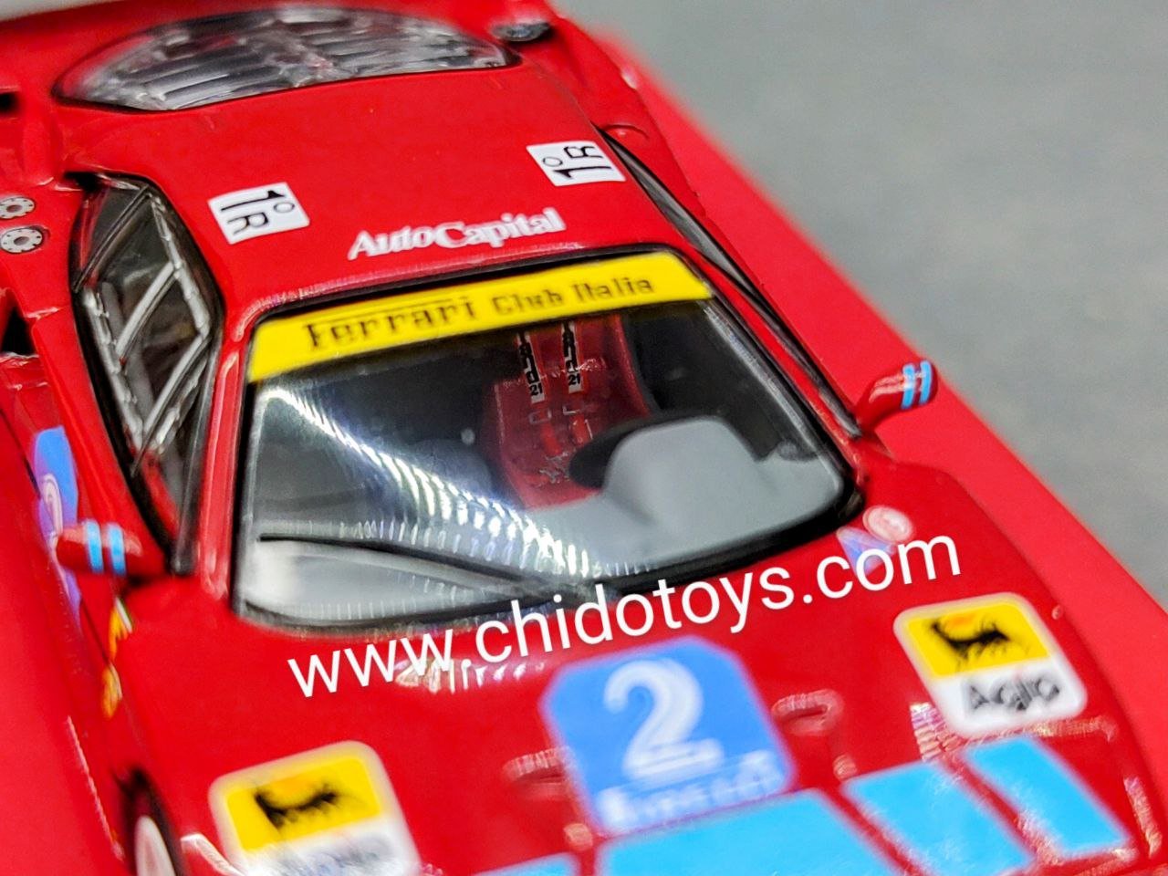 Auto a escala marca Tarmac, modelo Ferrari F40 GT Italian GT Championship 1992. - Chido Toys