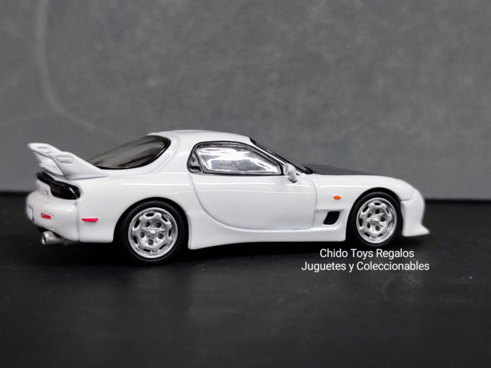 Auto a escala marca TARMAC, modelo Mazda RX - 3S - Chido Toys