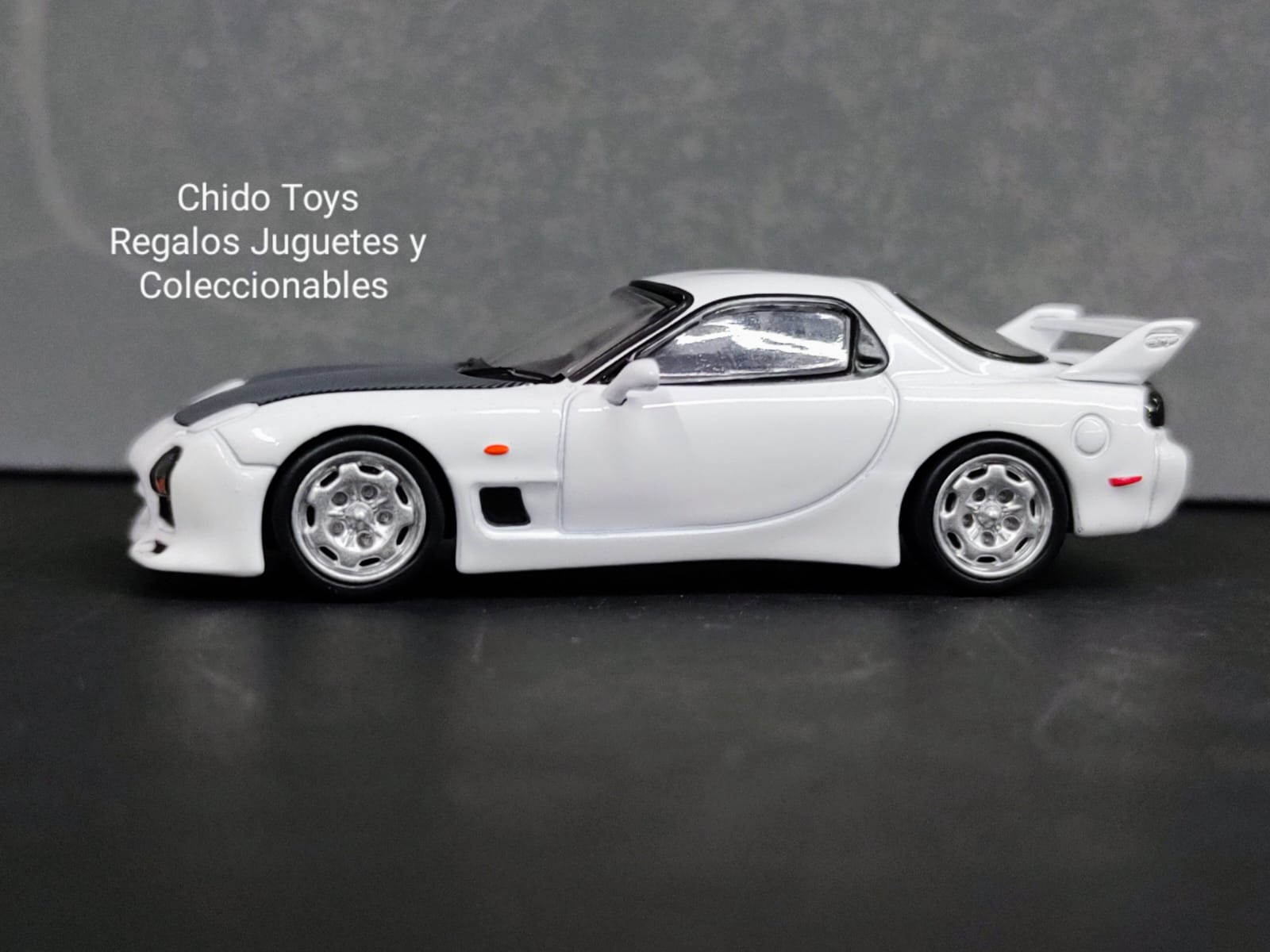 Auto a escala marca TARMAC, modelo Mazda RX - 3S - Chido Toys