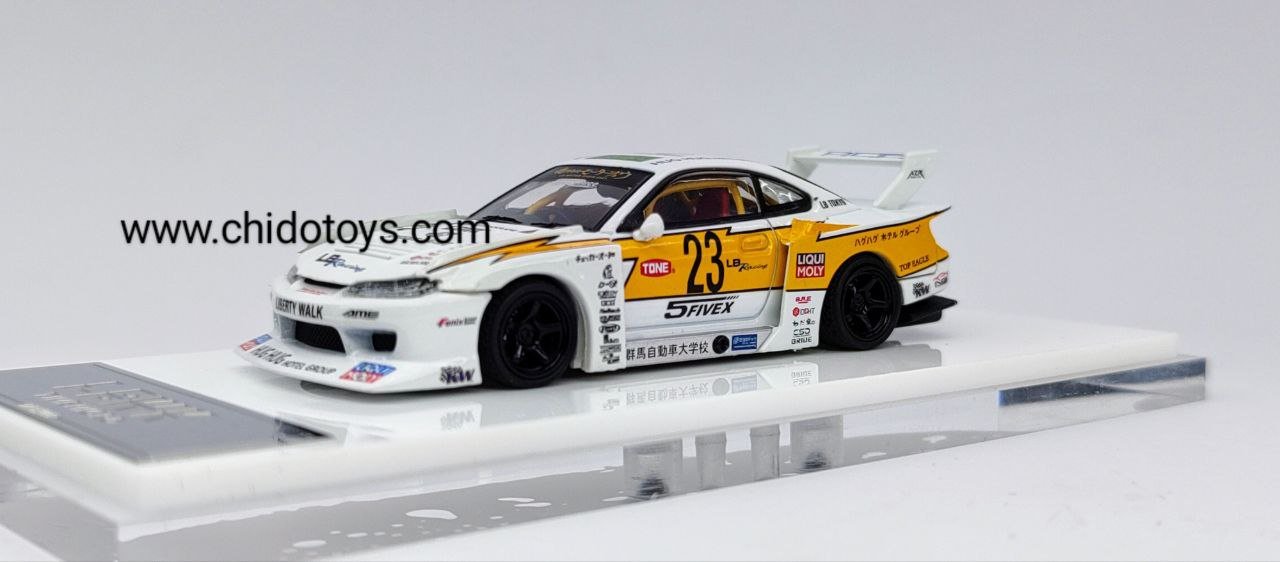 Auto a escala 1:64 Time Micro LBWK Silvia S15 #23 con base blanca y capelo, cuerpo de metal y motor detallado.