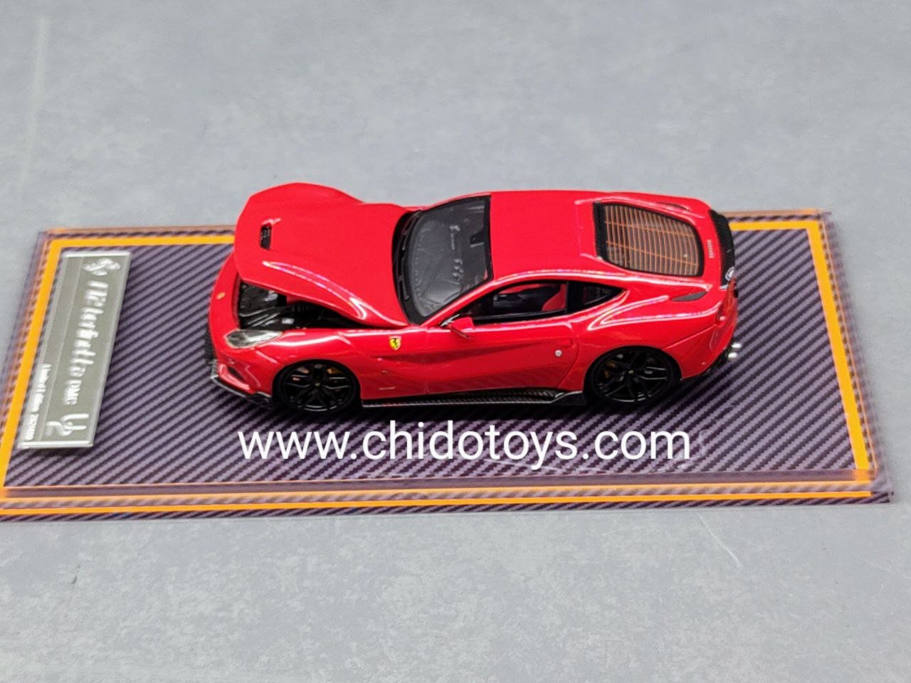Auto a escala marca U2 modelo Ferrari DMC F12. - Chido Toys