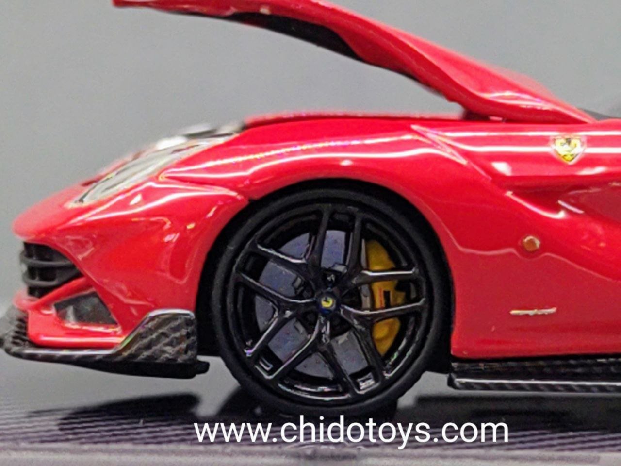 Auto a escala marca U2 modelo Ferrari DMC F12. - Chido Toys