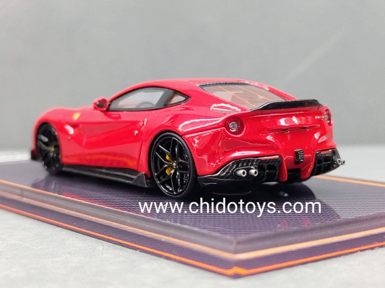 Auto a escala marca U2 modelo Ferrari DMC F12. - Chido Toys