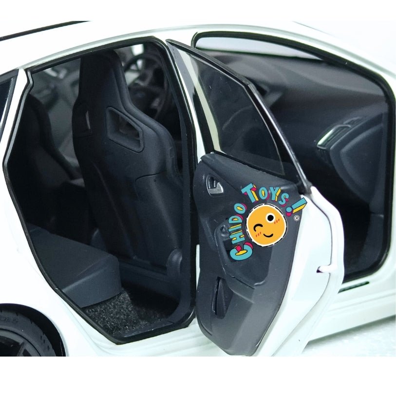 AUTOart Ford Focus RS 2016 1:18 Frozen White con aperturas - Chido Toys