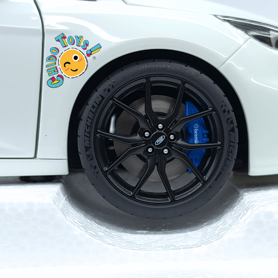 AUTOart Ford Focus RS 2016 1:18 Frozen White con aperturas - Chido Toys