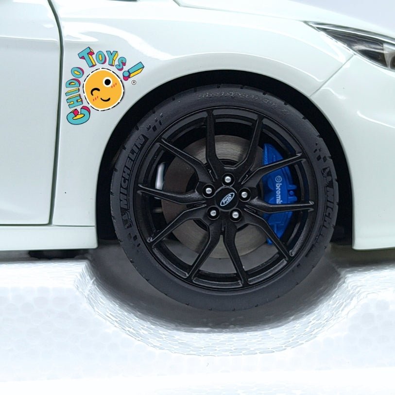 AUTOart Ford Focus RS 2016 1:18 Frozen White con aperturas - Chido Toys