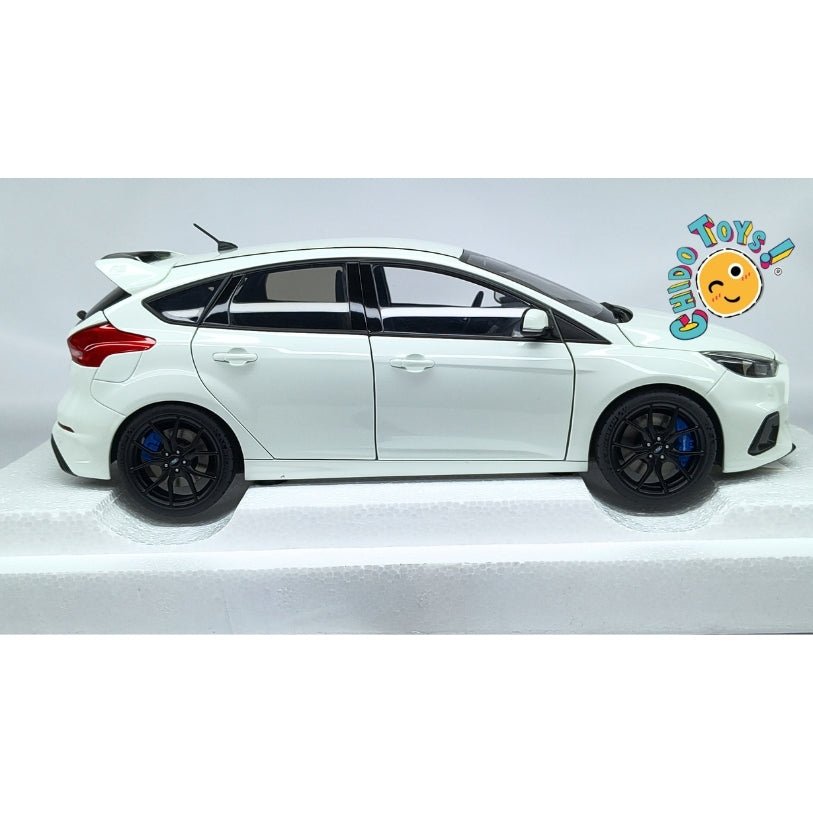 AUTOart Ford Focus RS 2016 1:18 Frozen White con aperturas - Chido Toys