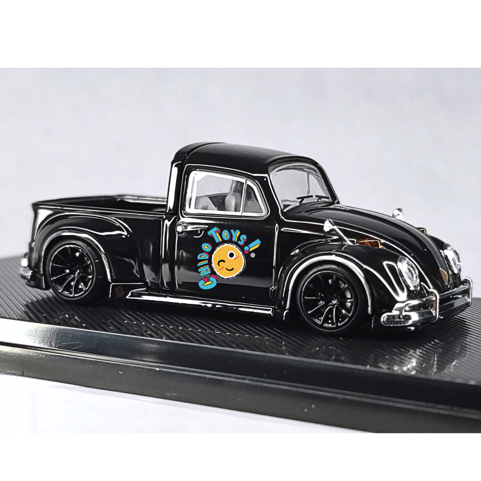 Beetle Pickup Negro 1:64 Lyberty64 con Capelo, Llantas de Goma y Caja Removible - Chido Toys