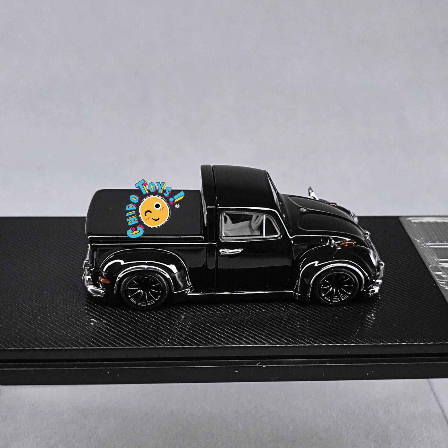Beetle Pickup Negro 1:64 Lyberty64 con Capelo, Llantas de Goma y Caja Removible - Chido Toys