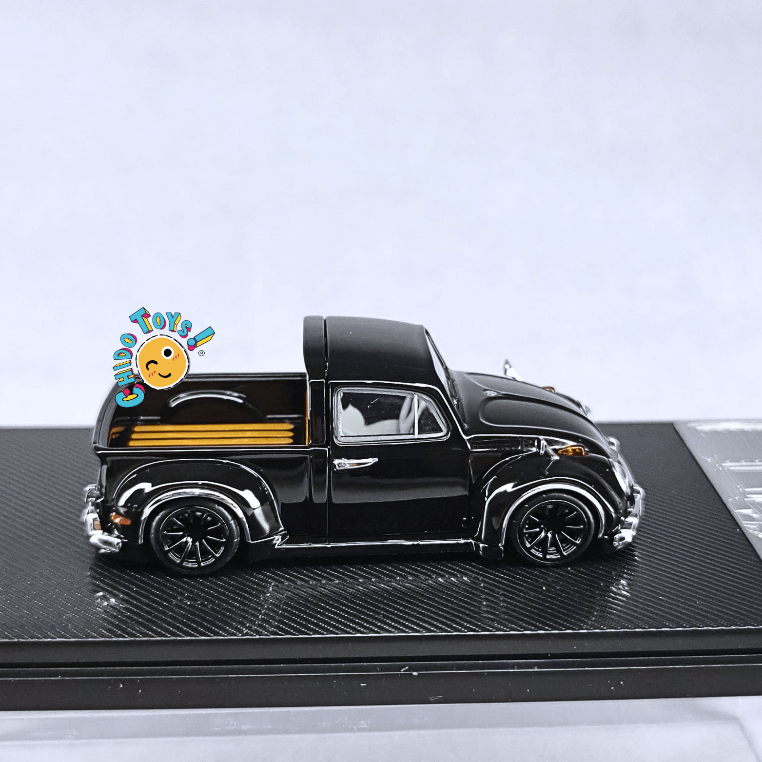 Beetle Pickup Negro 1:64 Lyberty64 con Capelo, Llantas de Goma y Caja Removible - Chido Toys