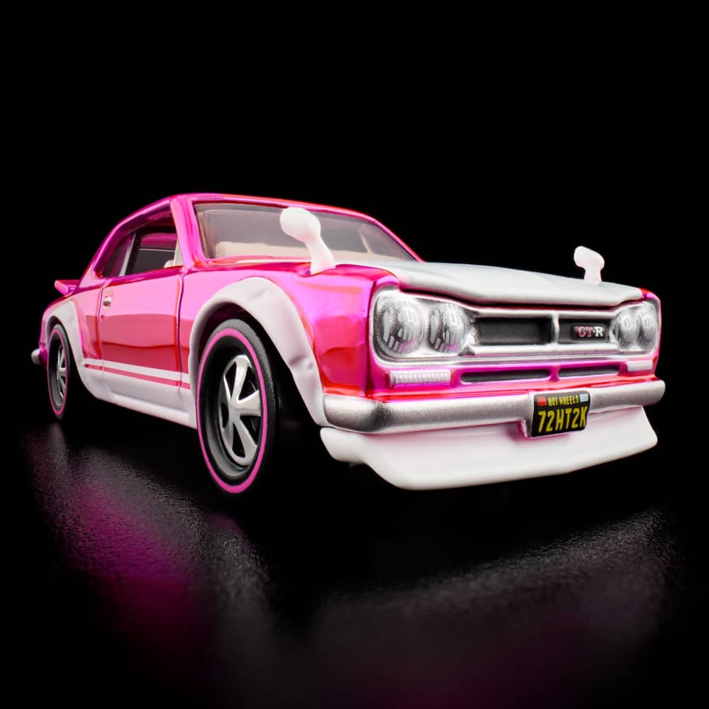Hot Wheels RLC Skyline 2000GT-R 1:64 Spectraflame Pink, con Real Riders, cofre abatible y Kar Keepers transparente.
