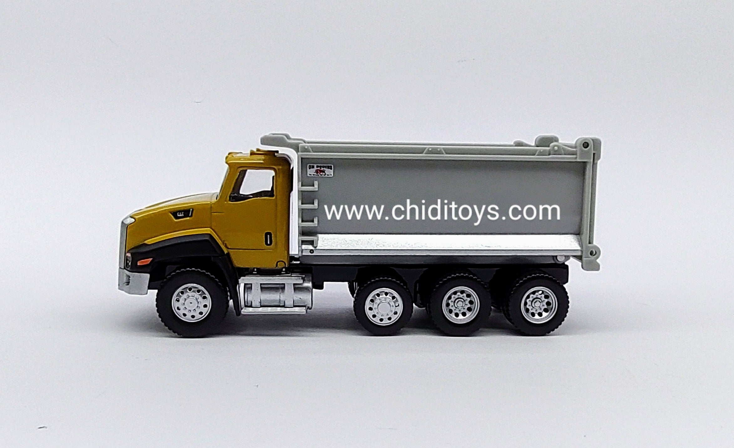 Camión a escala marca CAT, Modelo Camión Volvo CT660 - Chido Toys