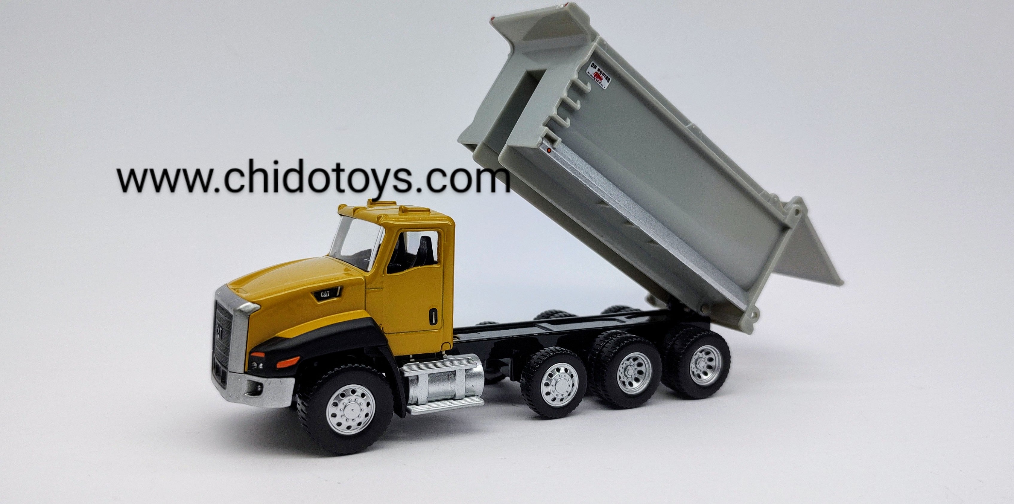 Camión a escala marca CAT, Modelo Camión Volvo CT660 - Chido Toys