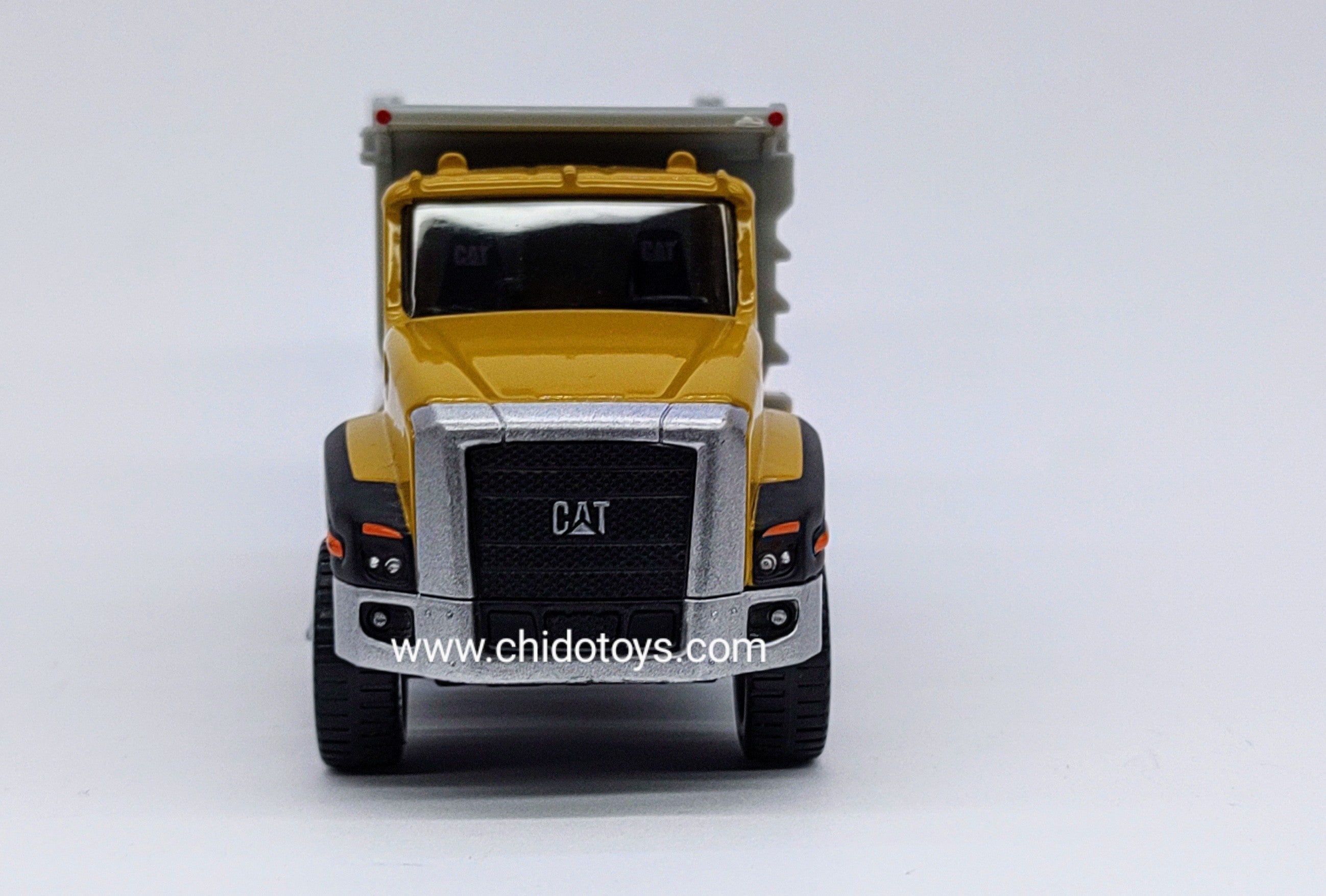 Camión a escala marca CAT, Modelo Camión Volvo CT660 - Chido Toys