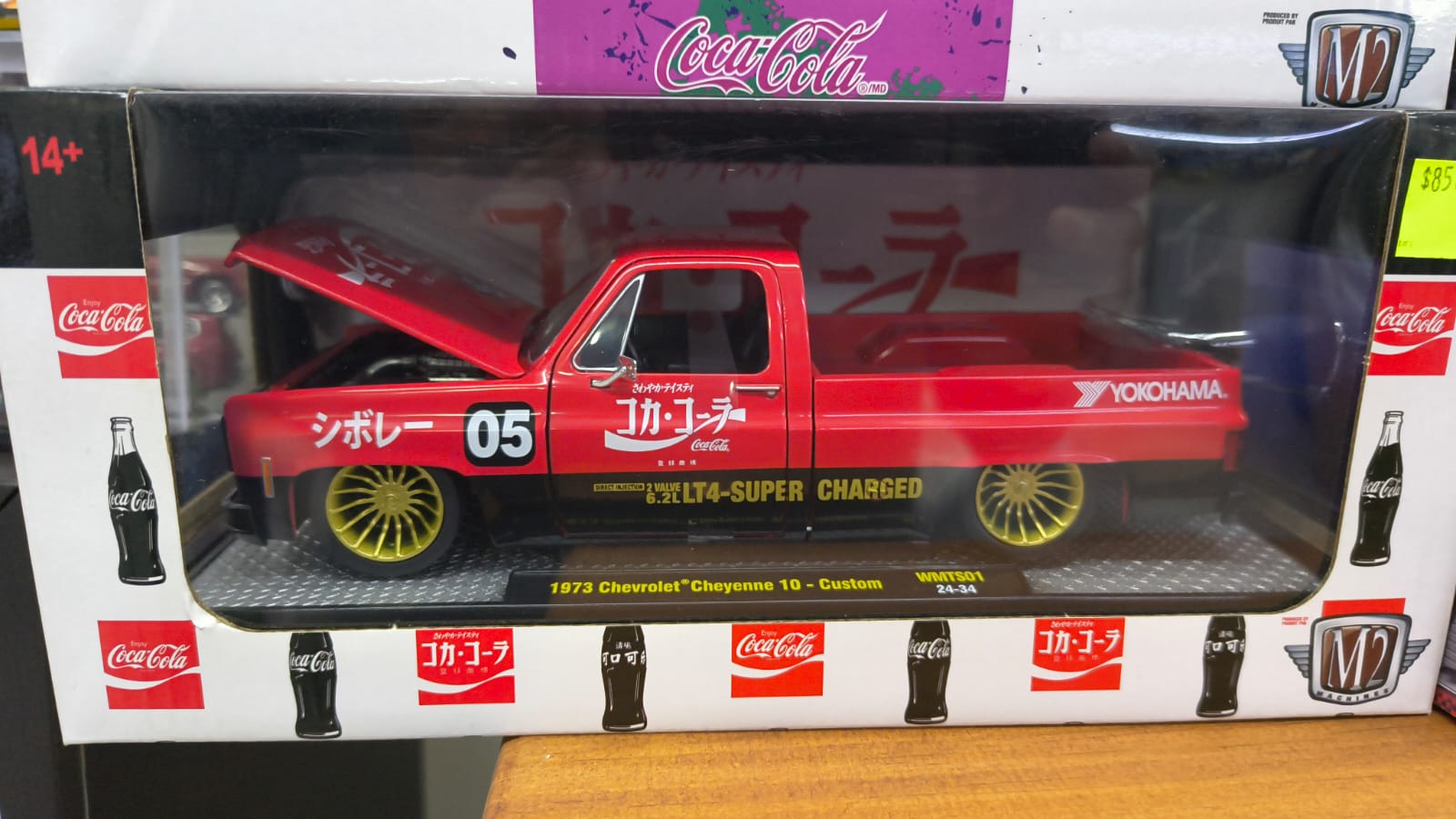 Chevrolet Cheyenne 10 Custom 1973 Coca - Cola Japón M2 Machines 1:24 - Chido Toys