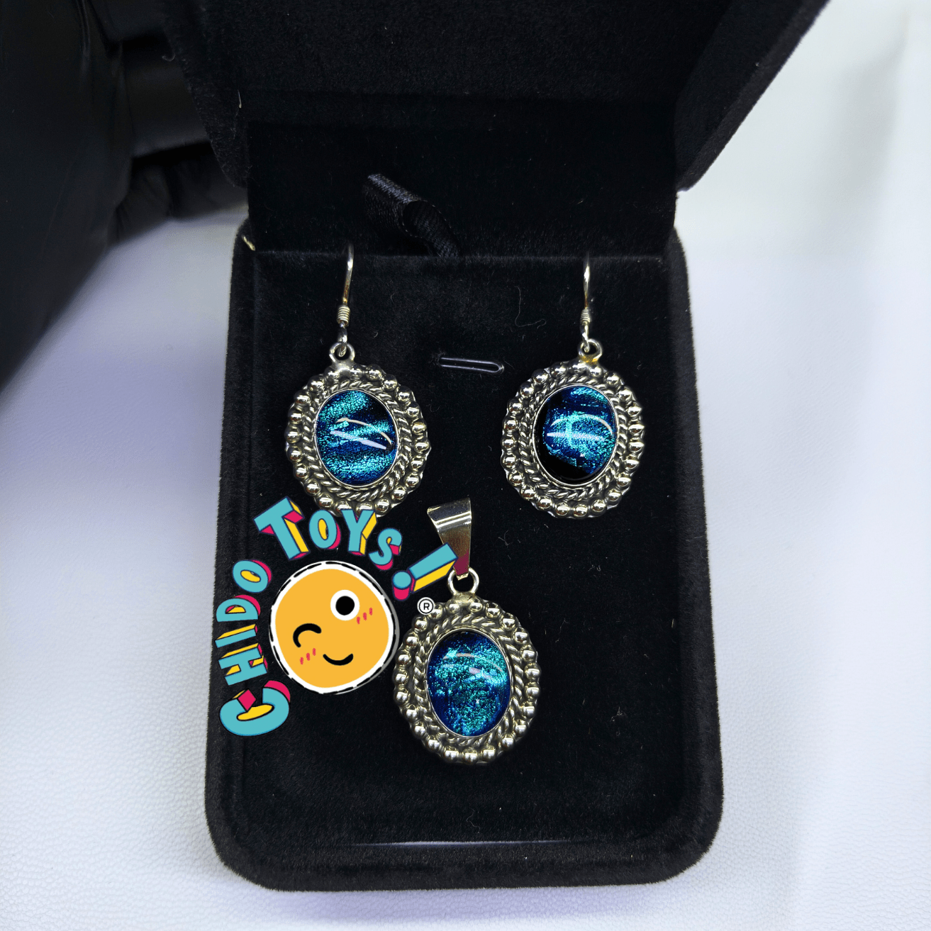 Conjunto en Plata .925 con Piedra Dicroica Natural – Hecho en México, Incluye Estuche de Terciopelo Negro - Chido Toys
