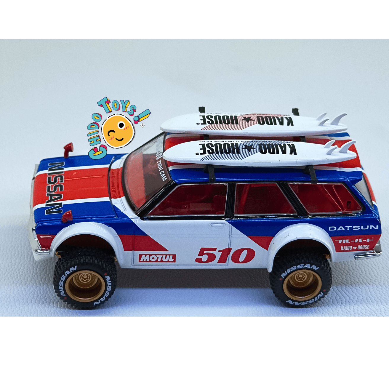 Datsun 510 Wagon 4x4 Surf Safari V1 CHASE – Kaido House 044 x Mini GT, Escala 1/64 - Chido Toys