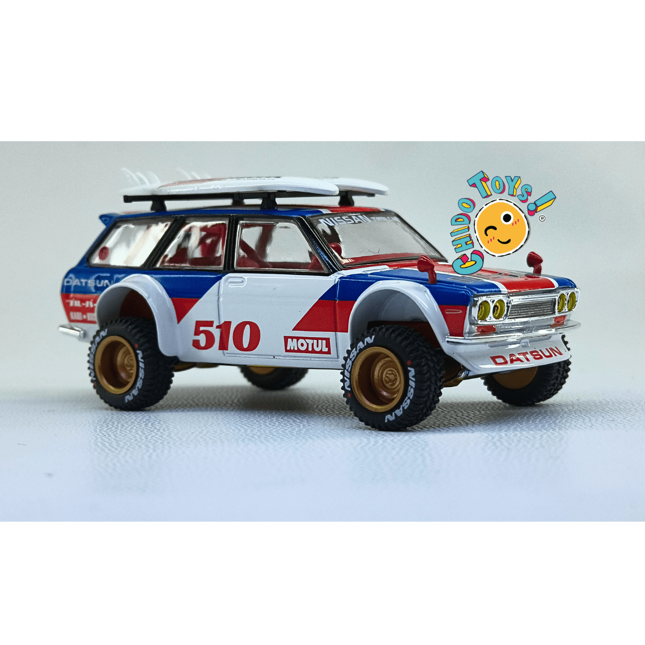 Datsun 510 Wagon 4x4 Surf Safari V1 CHASE – Kaido House 044 x Mini GT, Escala 1/64 - Chido Toys