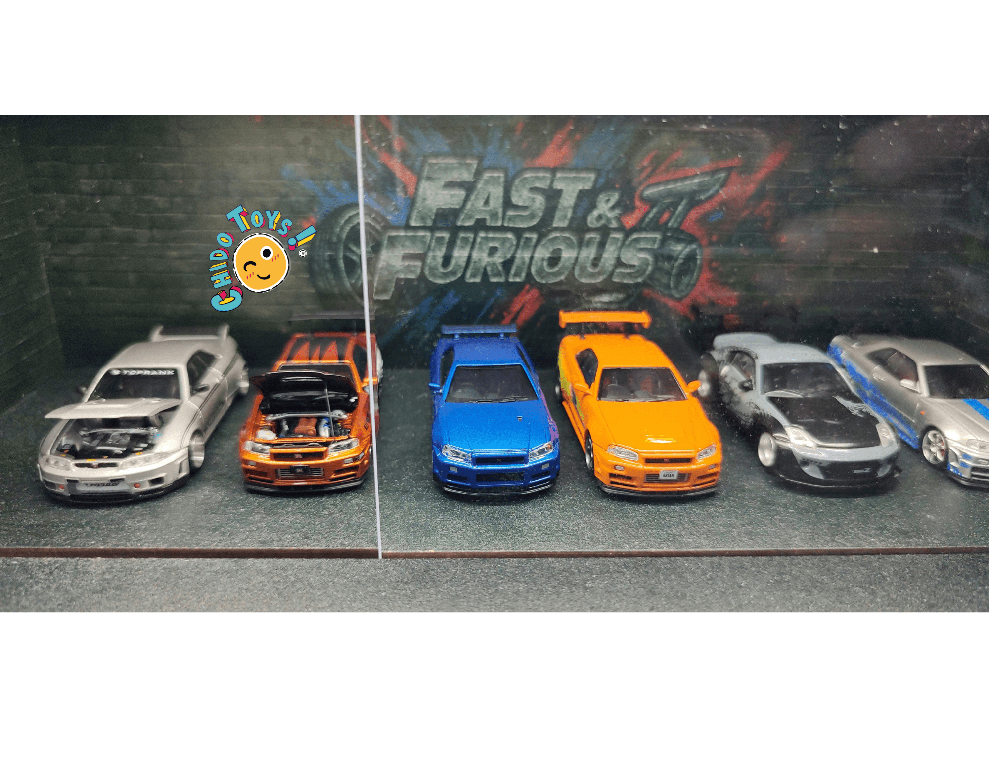 Diorama Furiosos con Iluminación LED y Puerta Acrílica – Ideal para Escalas 1:64 y 1:32, varios modelos - Chido Toys