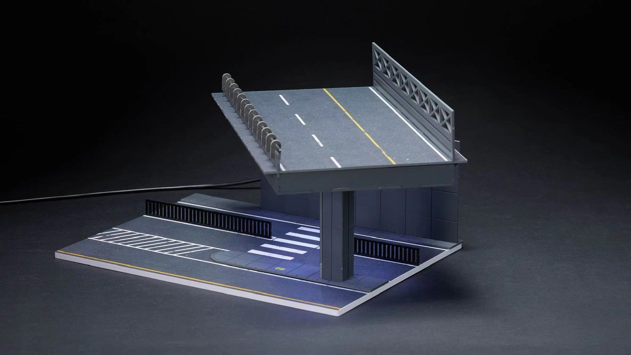 Diorama Viaducto Urbano Premium con Iluminación LED – Escala 1:64 - Chido Toys