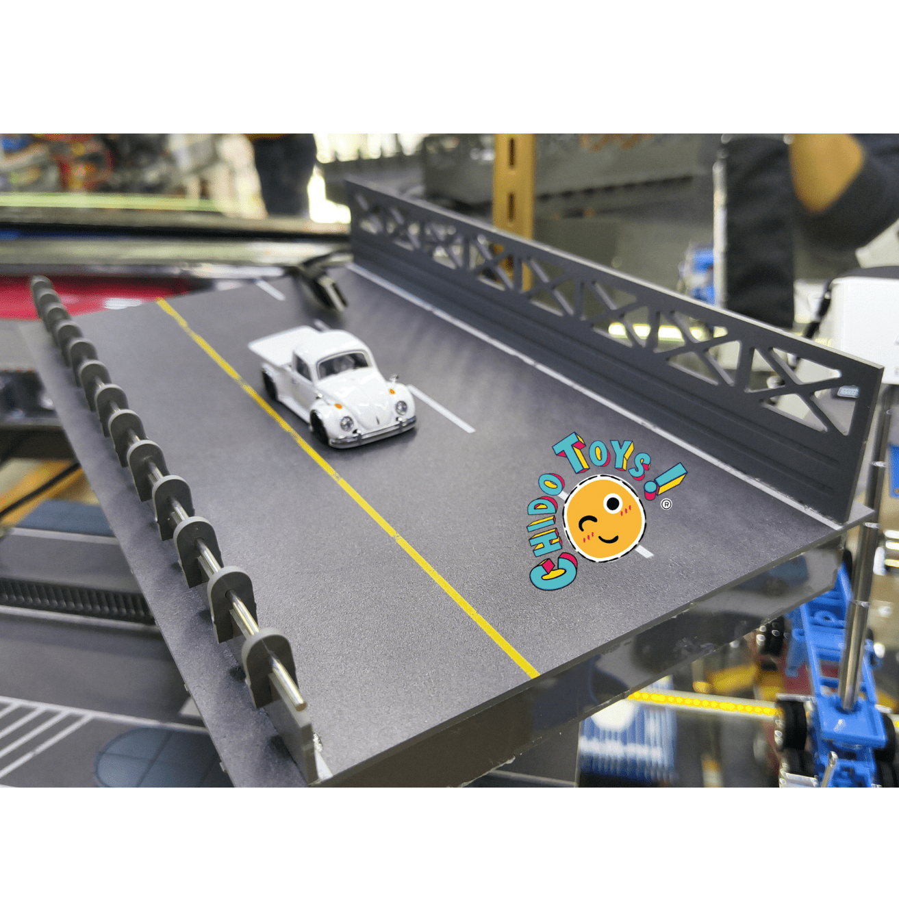 Diorama Viaducto Urbano Premium con Iluminación LED – Escala 1:64 - Chido Toys