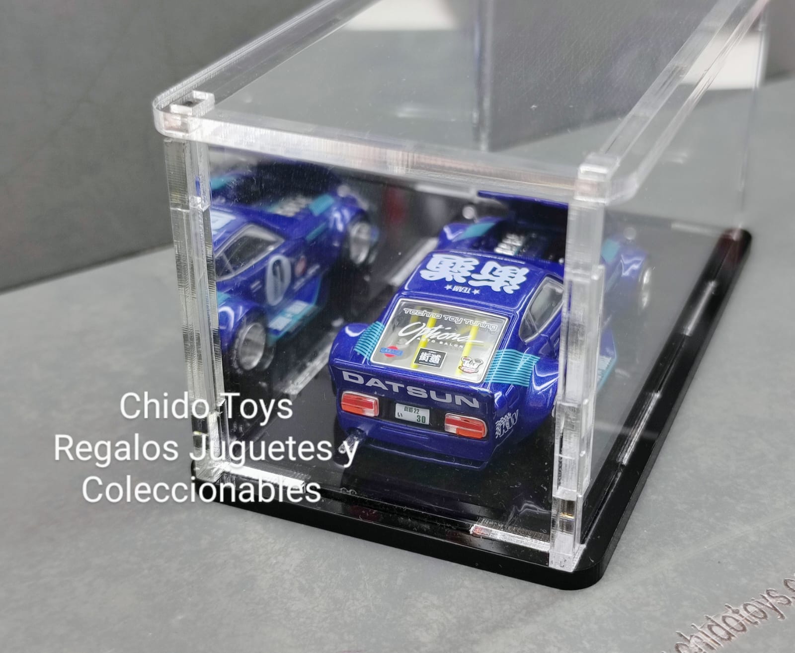 Exhibidor o capelo de acrílico para autos a escala - Chido Toys