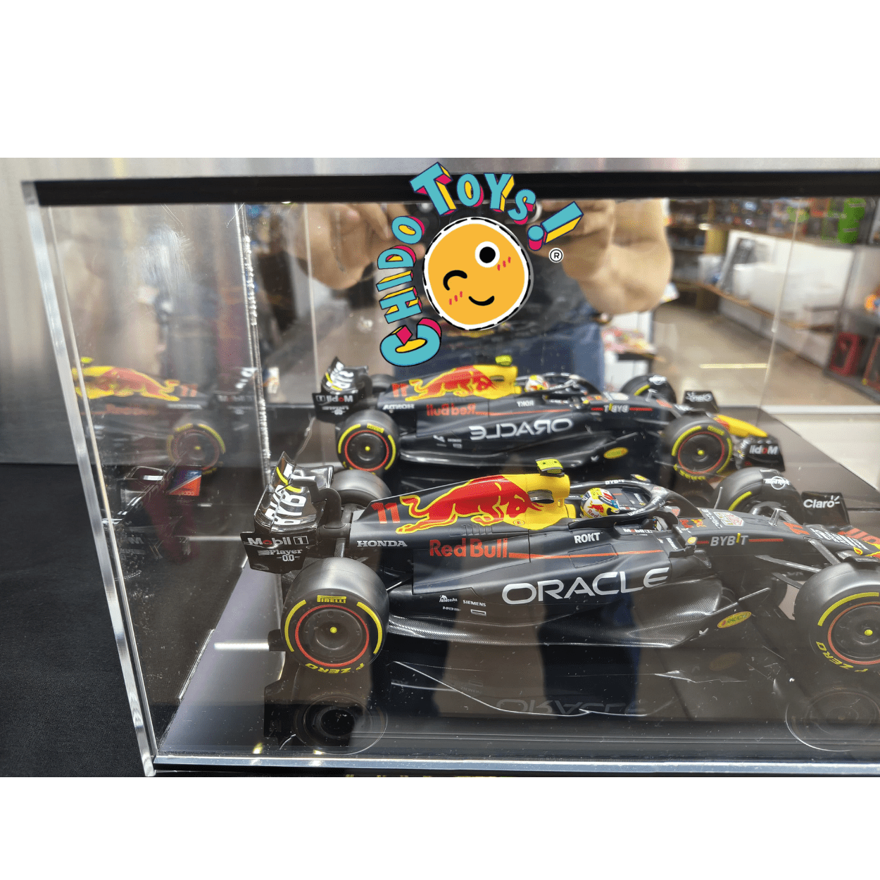 Exhibidor Vitrina con Iluminación LED y Pared Espejo para Modelos Escala 1/18 – Chido Toys - Chido Toys